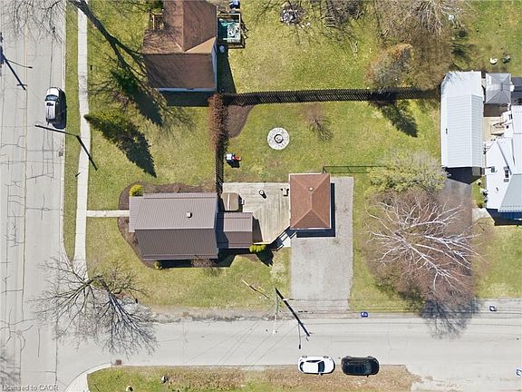 3rd image of 820 Tamarac St