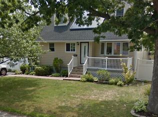 503 S 8th St, Lindenhurst, NY 11757