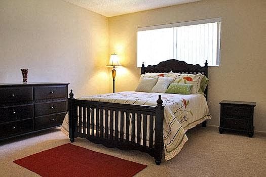 4th image of 1855 E Rose Ave #4D