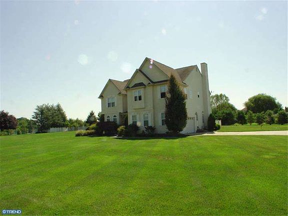 3rd image of 104 Laurel Ct
