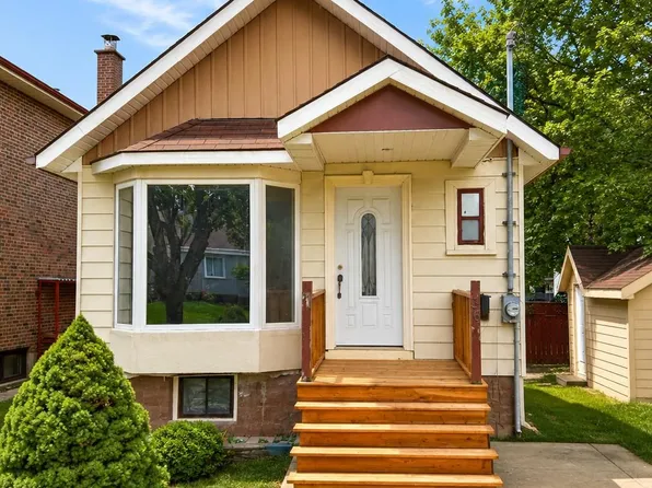 36 Ridge Rd, Toronto, ON M3M 1C7