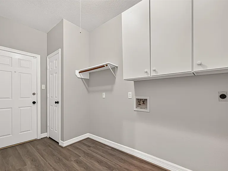 14303 Reissen Ln — Photo 43