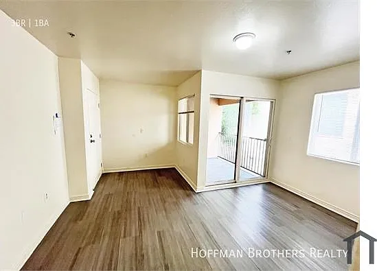2637 S Manhattan Pl #7 — Photo 3