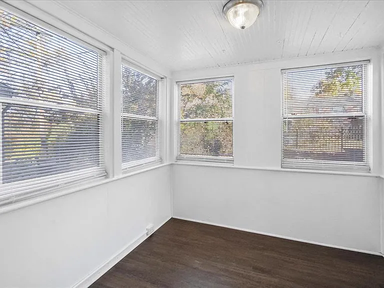 Scotland Park Townhomes — Photo 26
