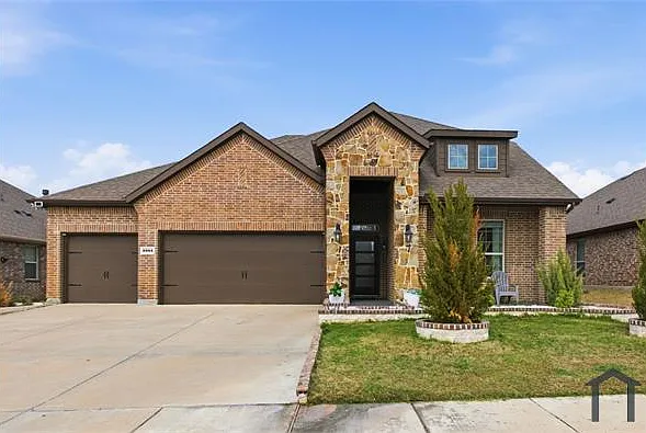 5 bed, 2684 sqft, $4,109 — Photo 2