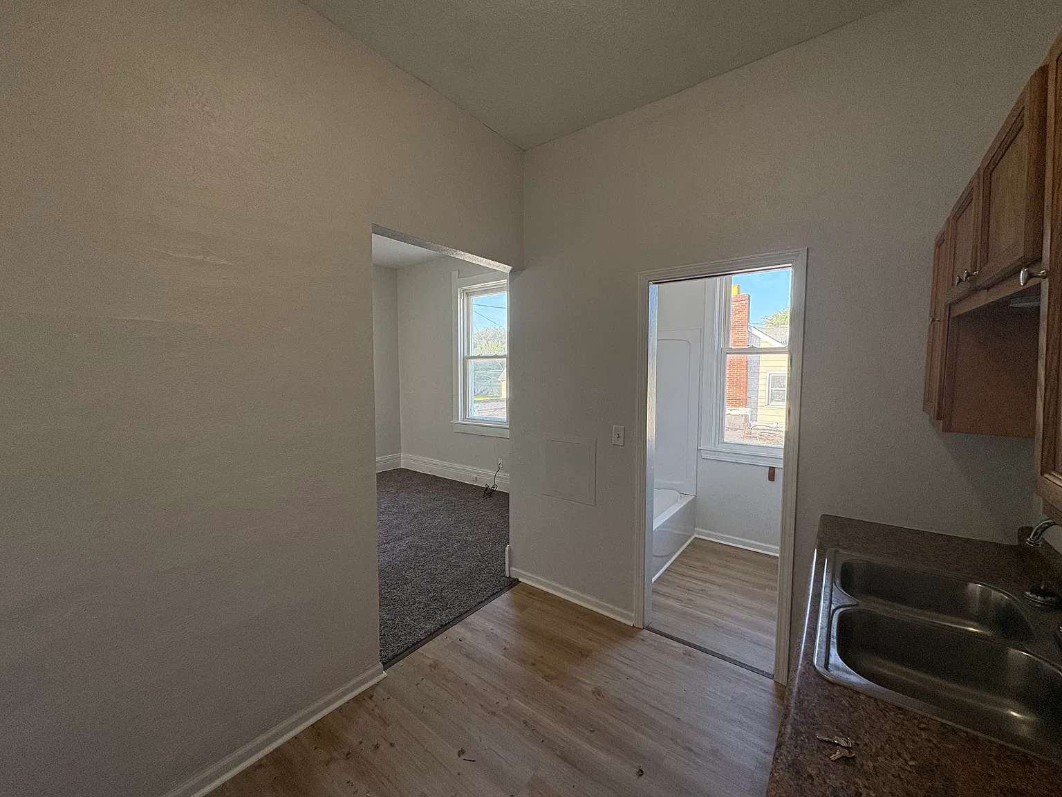 1 bed, 500 sqft, $825 — Photo 2