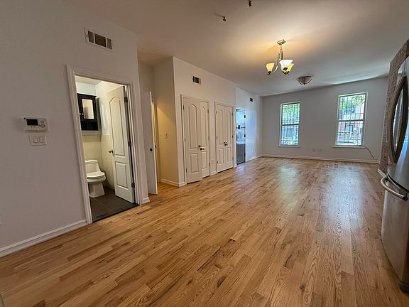 4th image of 1184 Gates Ave #1