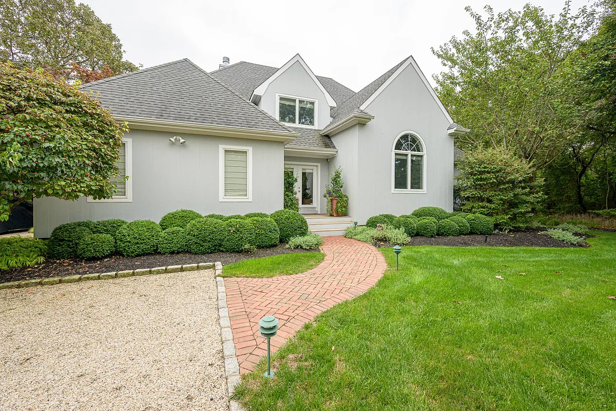 Building Photo - 144 Middle Pond Rd