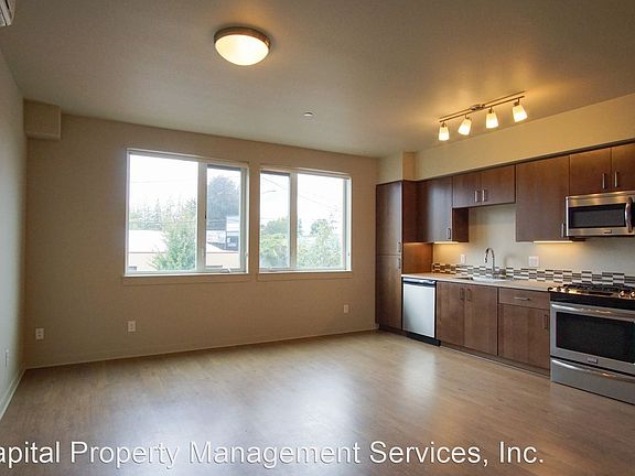 2nd image of 2250 NE Glisan St #402