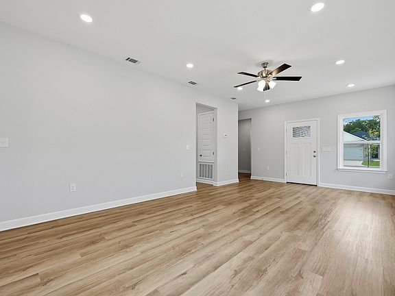 3rd image of 105 Horizon Way