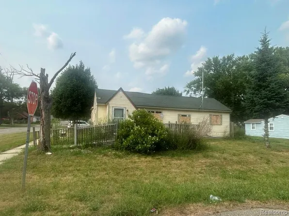 1373 Wells St, Burton, MI 48529