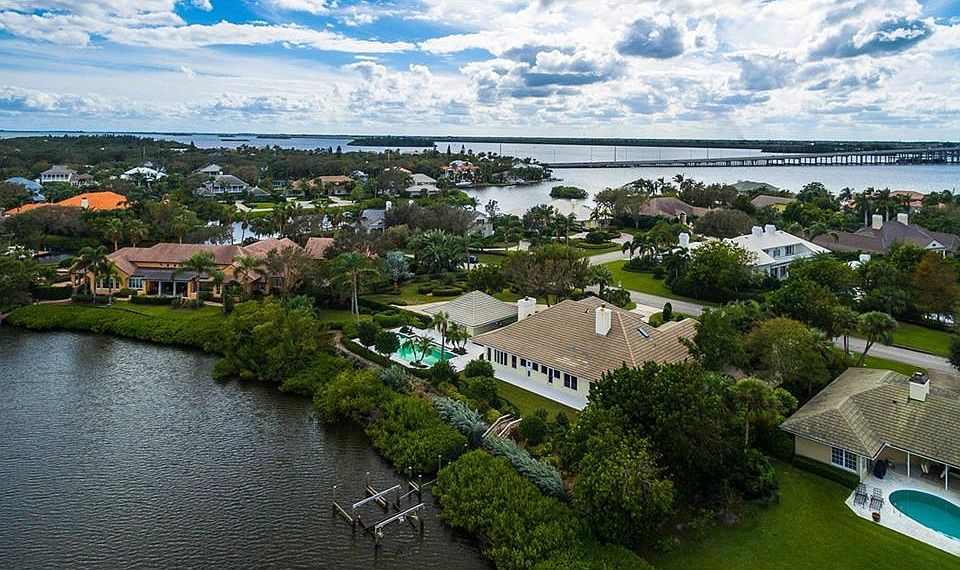 1st image of 609 Lake Dr