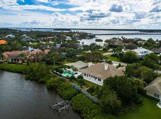 609 Lake Dr, Vero Beach, FL 32963