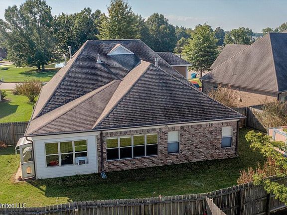 3rd image of 1870 Lindsey Ln
