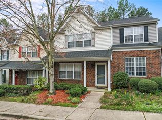 638 Emerald Cove Dr, Charlotte, NC 28262