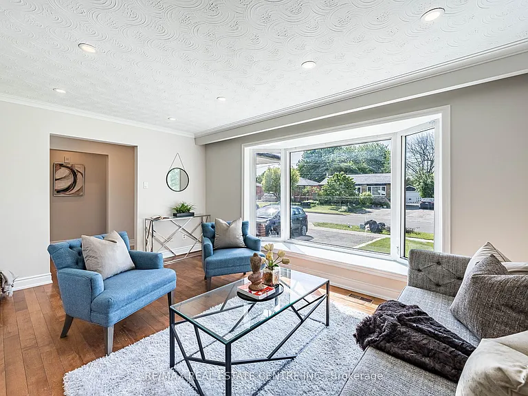 2 Milner Rd #MAIN FLOOR — Photo 11