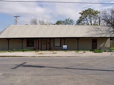 1st image of 806 W 11th St