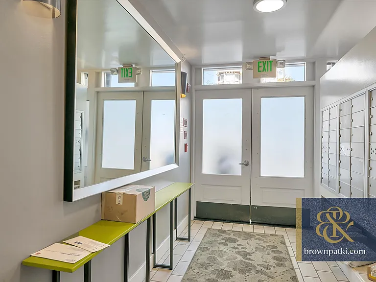 566 S Van Ness Ave #11I — Photo 20