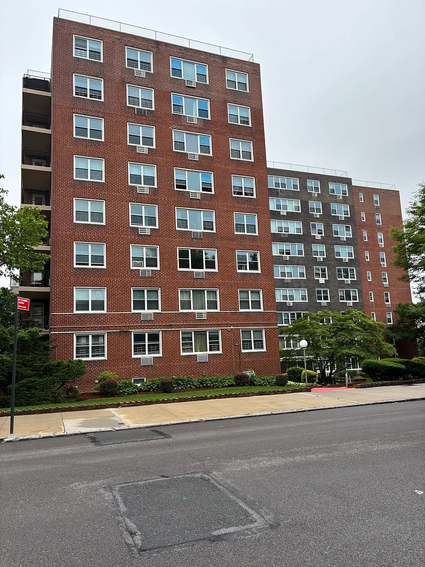 16420 Highland Ave photo 1