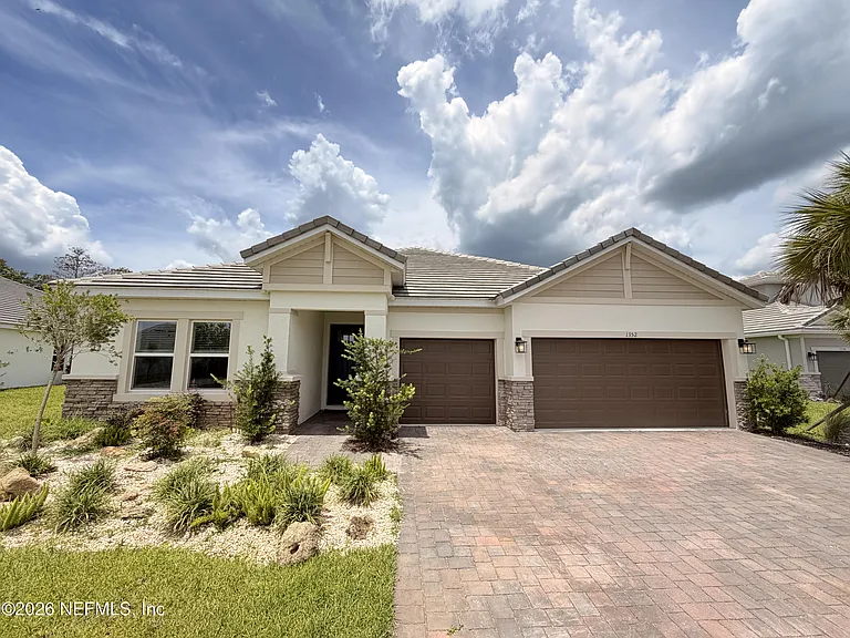 1352 Arklow Cir — Photo 1