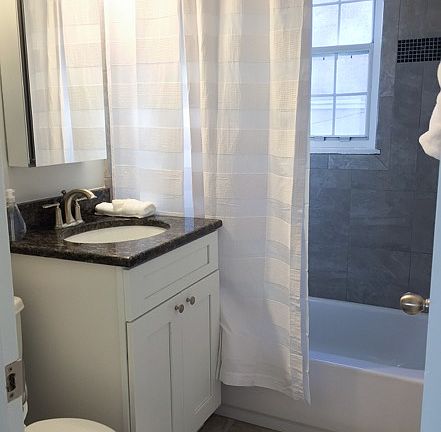 5th image of 1224 N Meade St #Es201