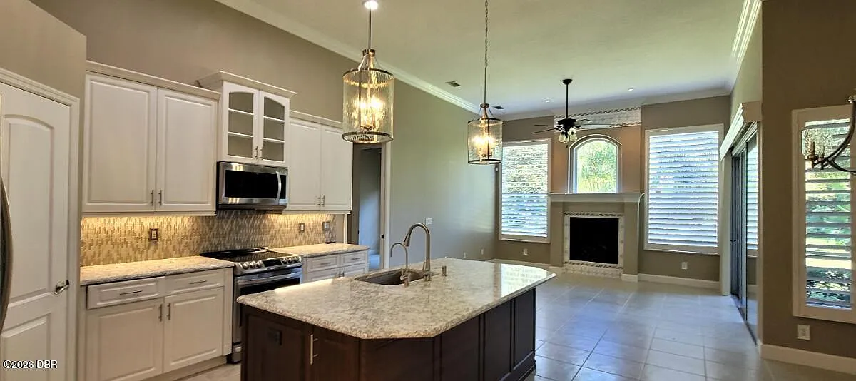 4 bed, 3.0 bath, 2613 sqft, $4,000 — Photo 4