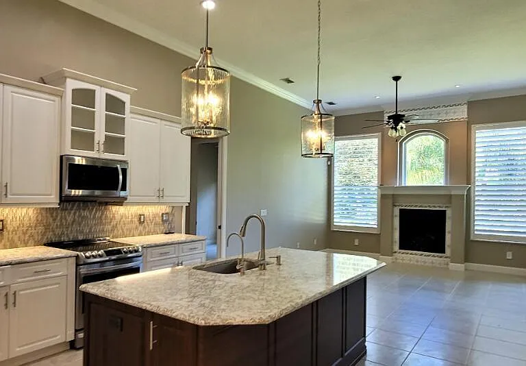 802 Westwood Dr — Photo 4