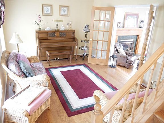 5th image of 40 Silkwood Cir