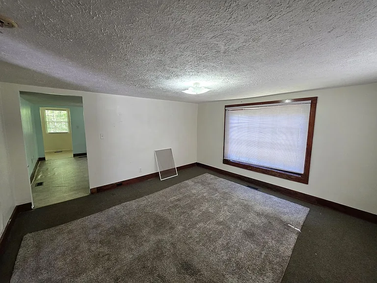 122 Rolling Hill Dr — Photo 2