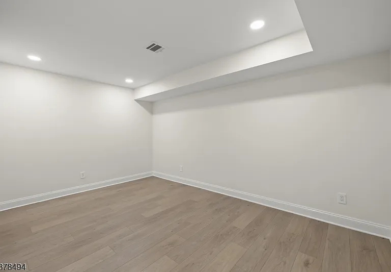 20 Woodfern Rd — Photo 43