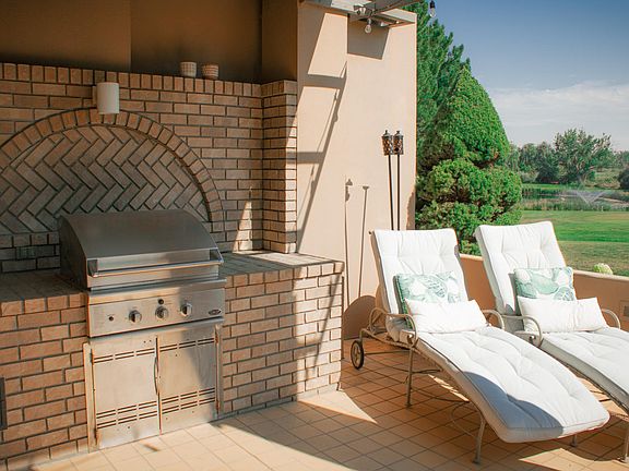 Built in outdoor grill with natural gas, infrared barbecue.