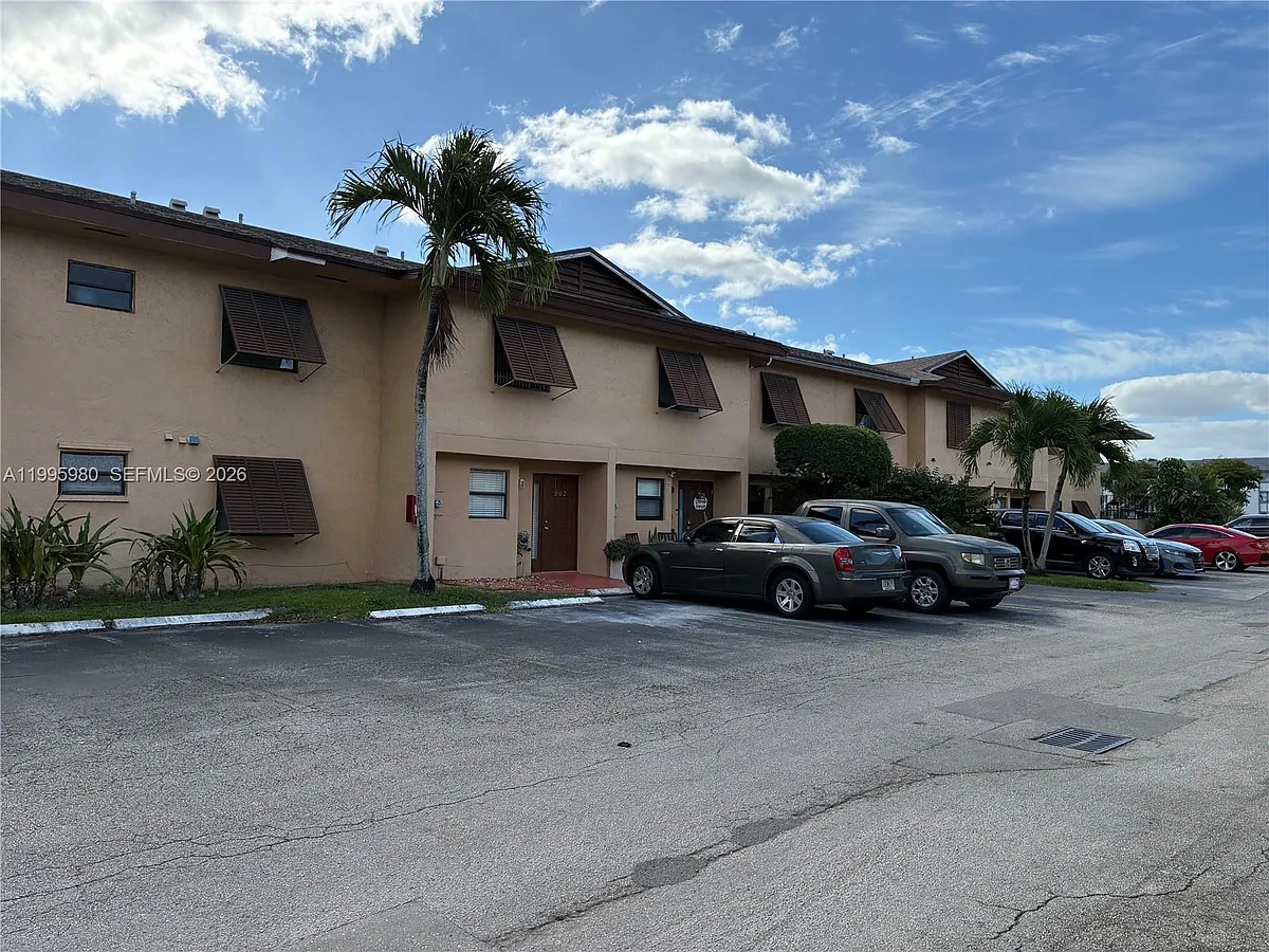 Building Photo - 6858 NW 173rd Dr #305