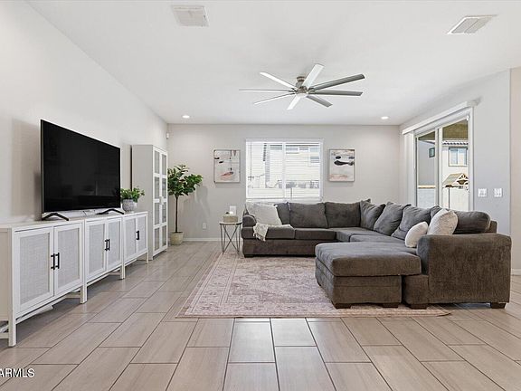 3rd image of 10966 W FILLMORE Street