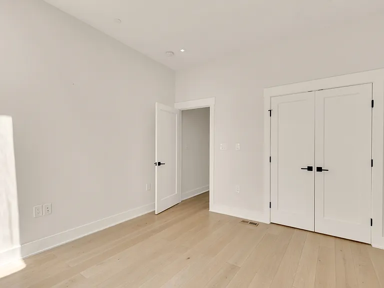 330 16th St SE #Penthouse 2 — Photo 25