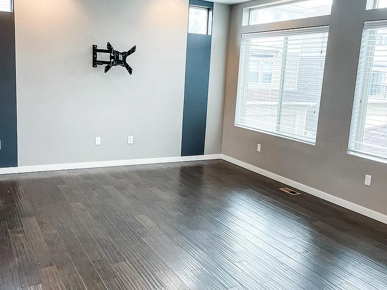 4456 Elegant St — Photo 4