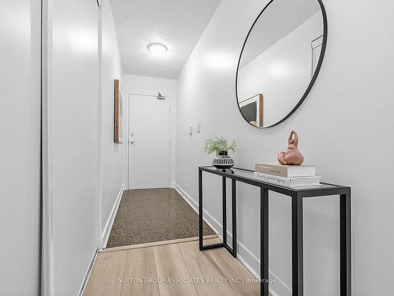 381 Front St W #611 — Photo 24