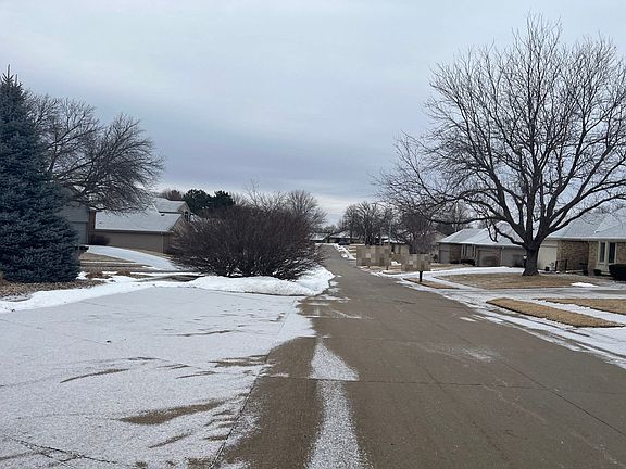 4th image of 2319 N 133rd Cir