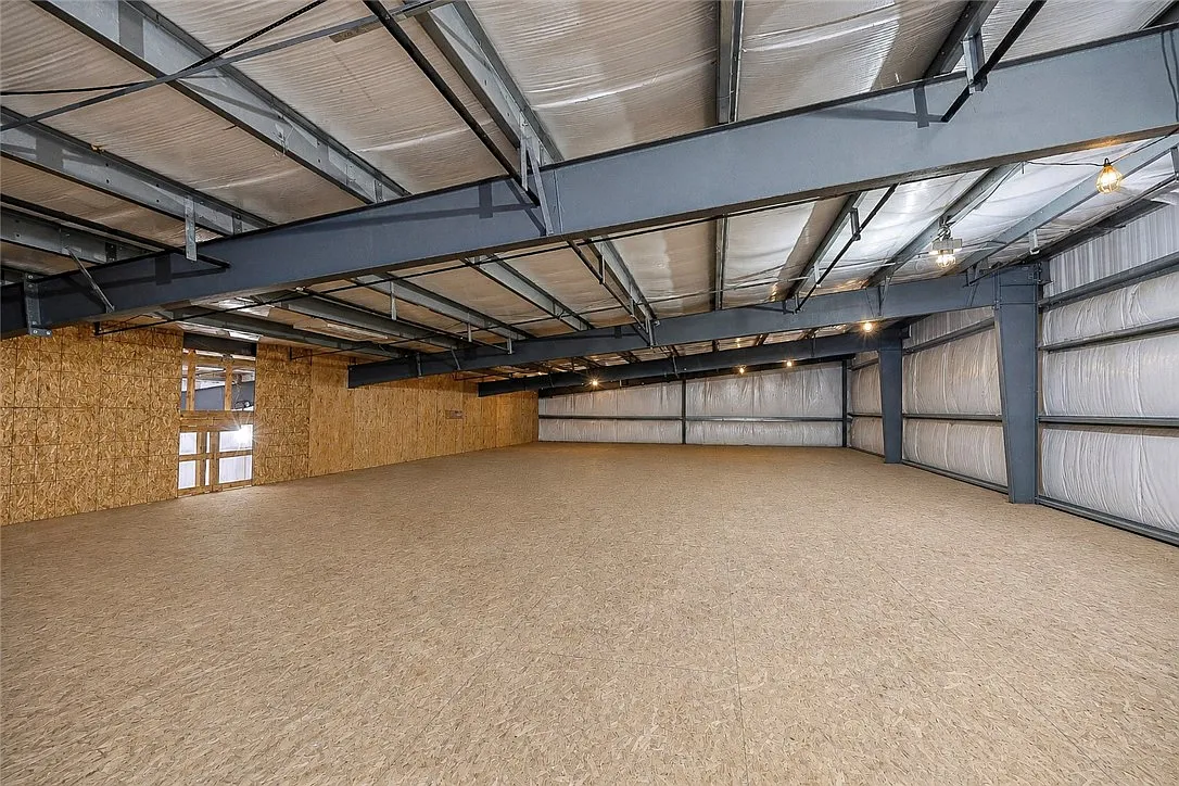Studio, 5000 sqft, $2,885 — Photo 3