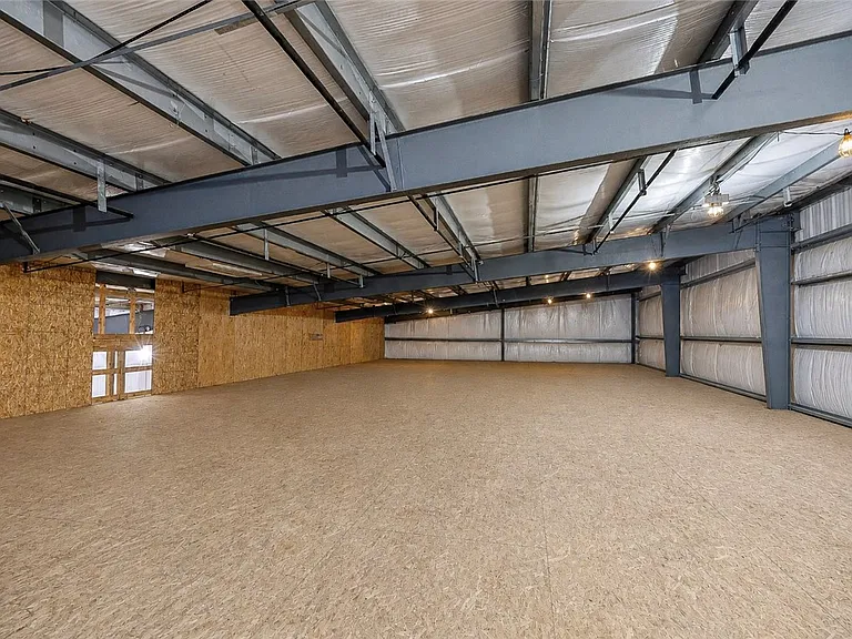 215 Hawk Hill Dr — Photo 3