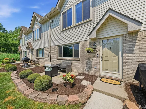 29375 Maurice Ct, Chesterfield, MI 48047