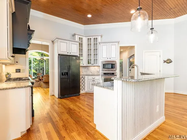 104 W Pointe Dr, Macon, NC 27551