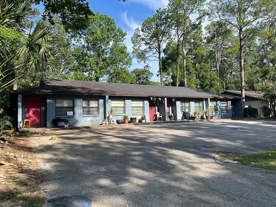 904 SW 62nd Ter