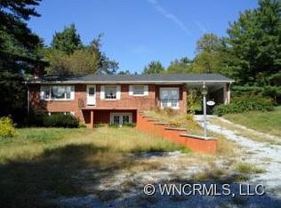 2009 Willow Rd, Hendersonville, NC 28739