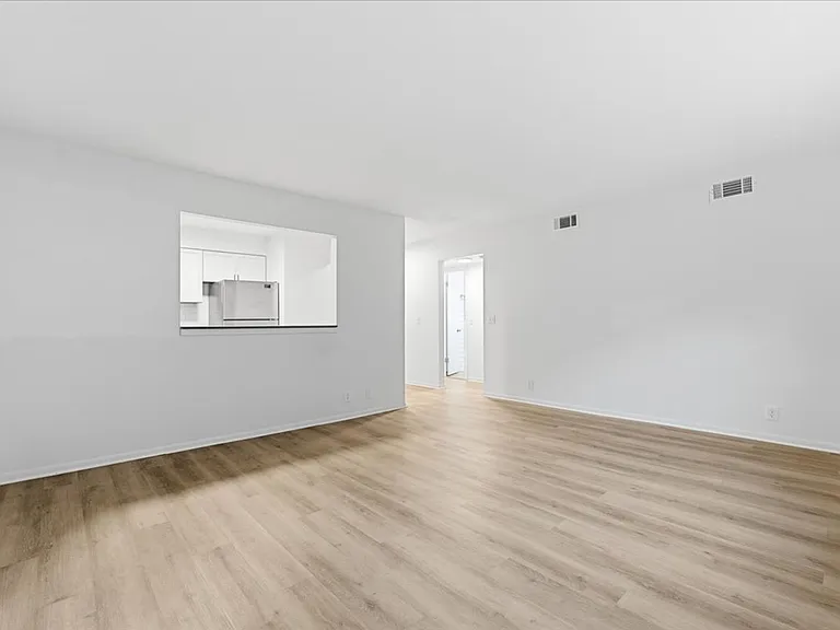 Fernshire Apartments — Photo 25