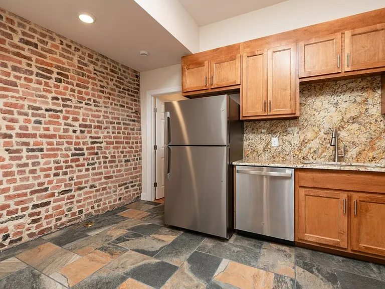 1224 W Cary St — Photo 16