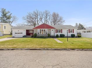 7 Carol Ann Cir, North Providence, RI 02911