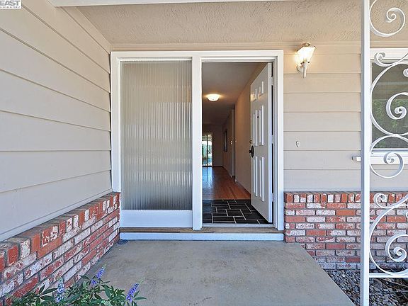 2nd image of 751 Catalina Dr