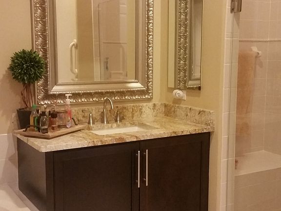 Master Bath w/Shower & Bench