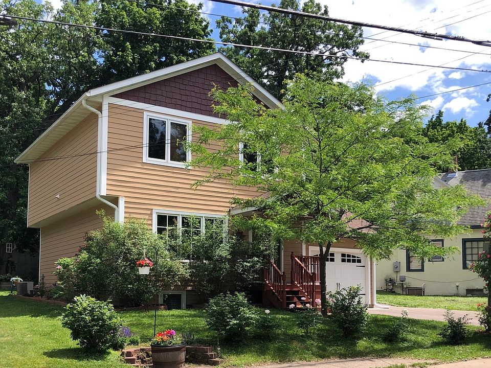1st image of 1024 Mahtomedi Ave