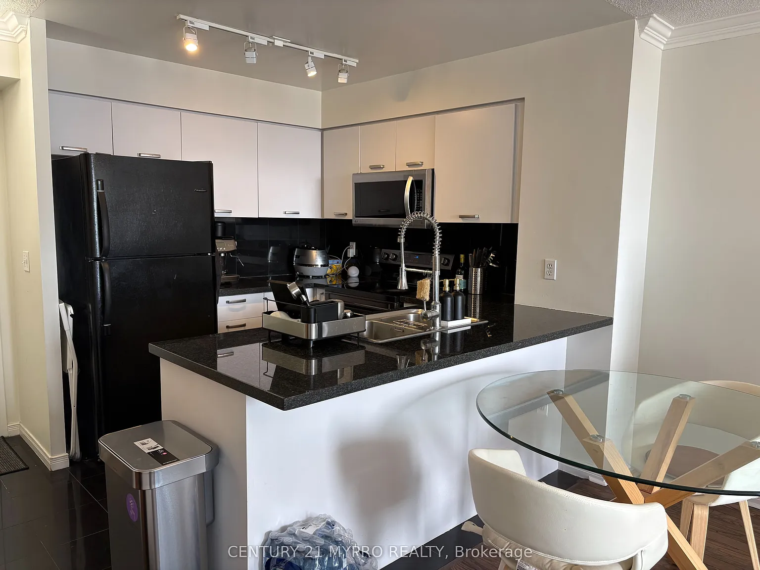 1 bed, $2,300 — Photo 3